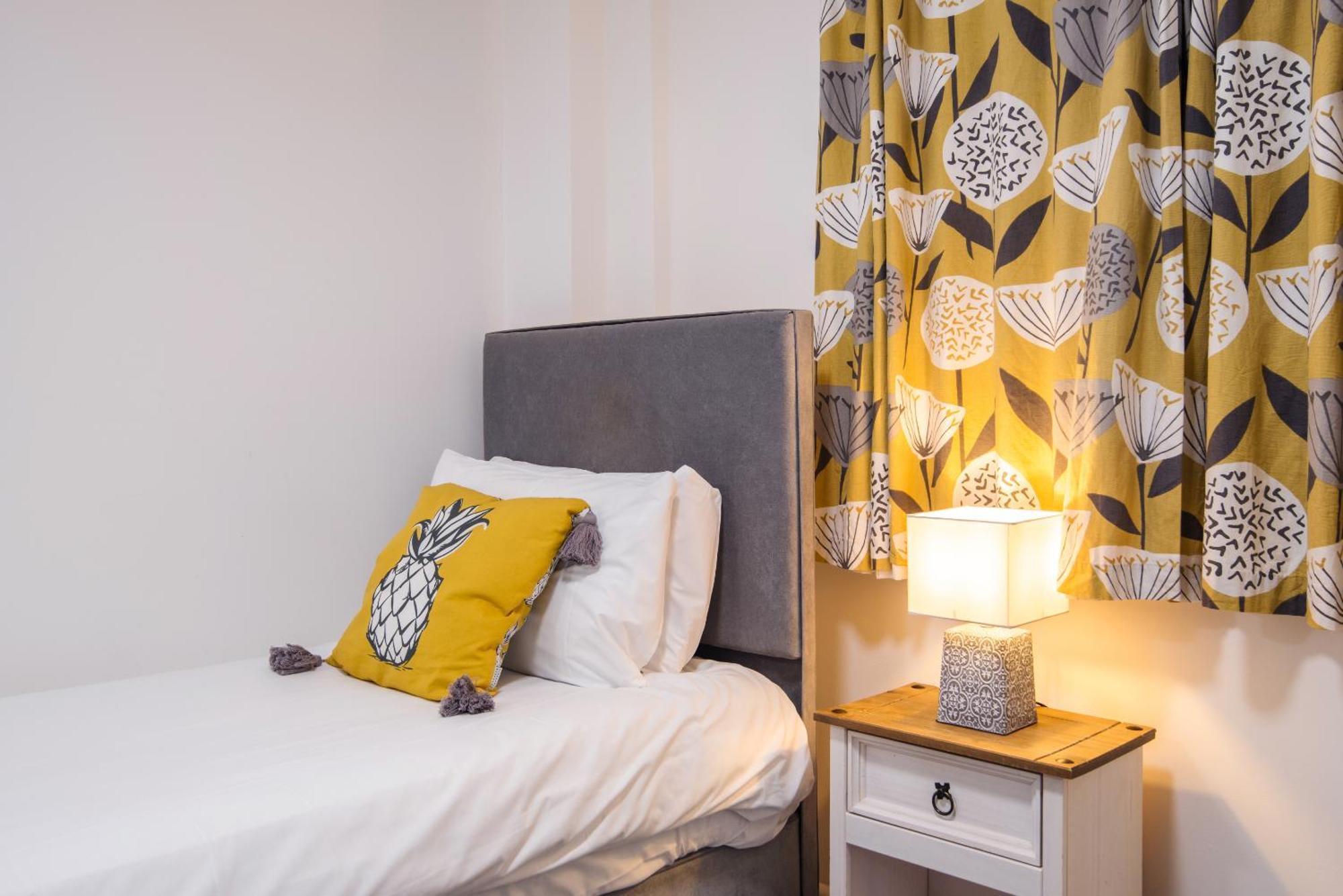Royal Ashton Townhouse - Taunton Hotel Phòng bức ảnh